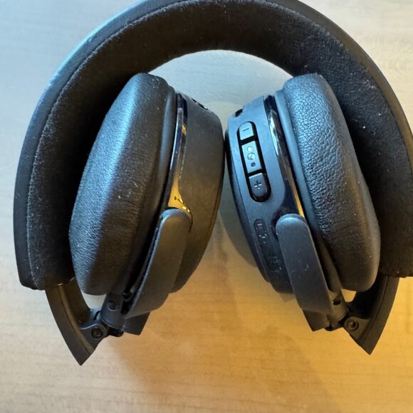 Bose Wireless (Bluetooth) On-Ear Headphones - Picture 3 of 5